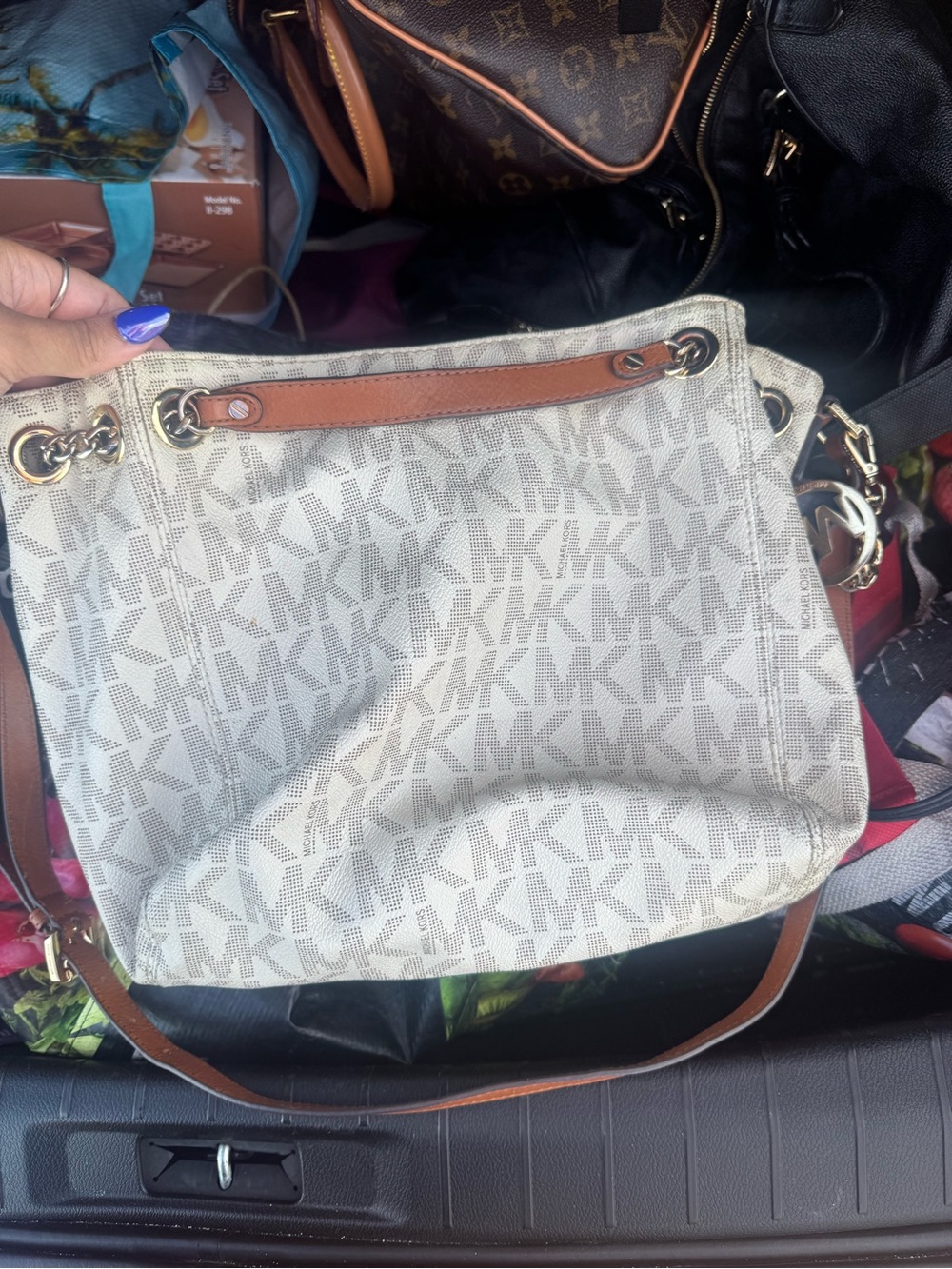Michael Kors Cream/White MK Logo Shoulder Tote with Chain-Strap Detail - Picture 2 of 4